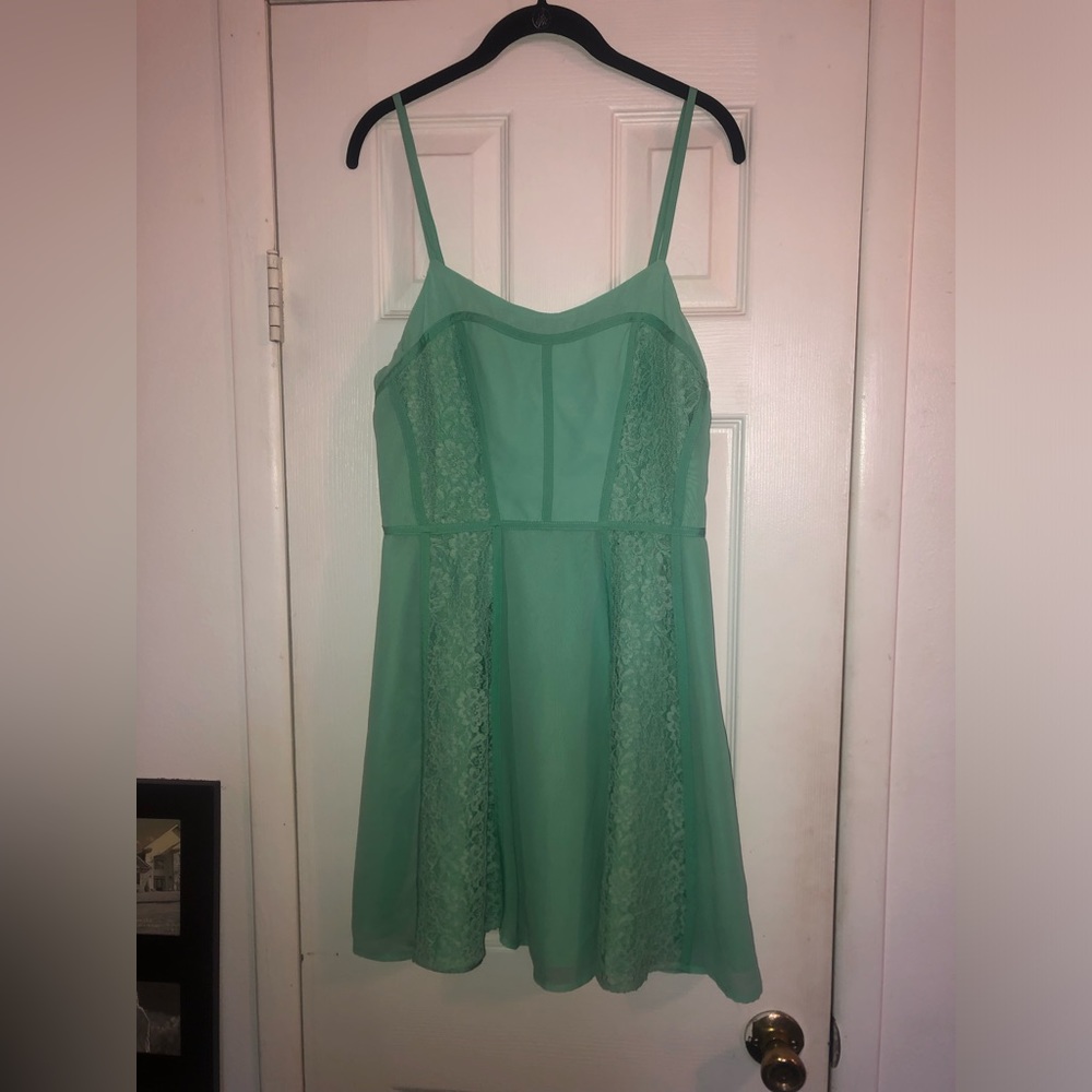 NWOT LAUREN CONRAD MINT GREEN DRESS